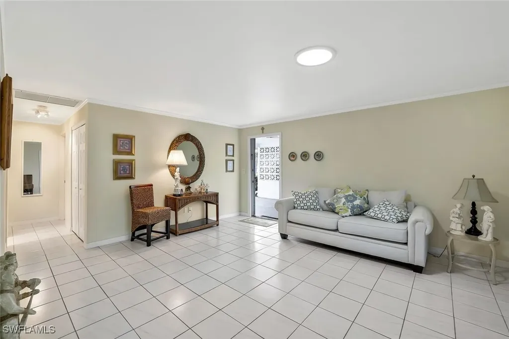 9 Hackney Lane Naples FL 34112