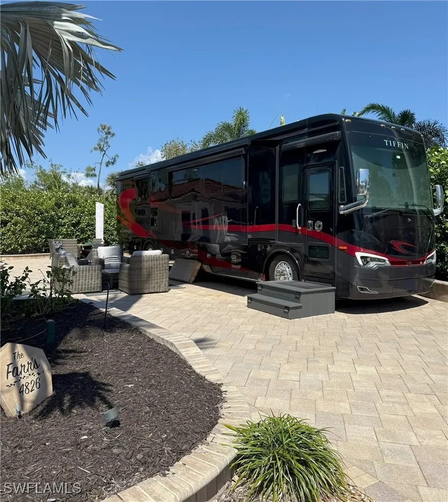 4826 Southern Breeze Drive Naples FL 34114