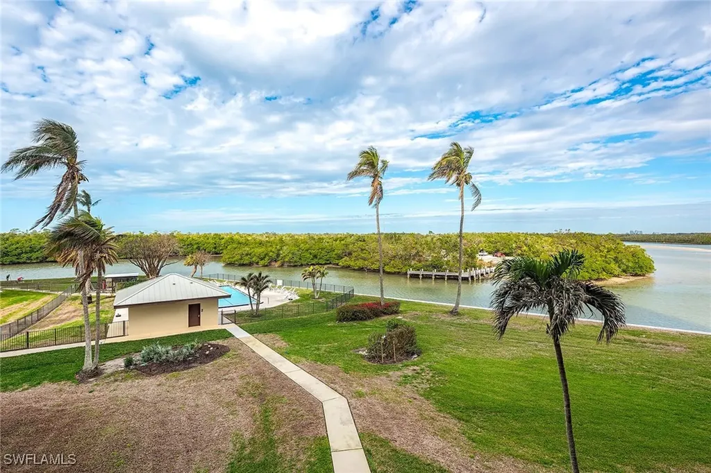 17 Bluebill Avenue Naples FL 34108