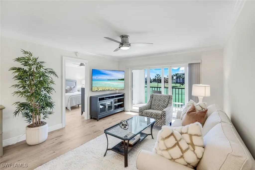 Naples FL, 9 High Point Circle N, Unit 208