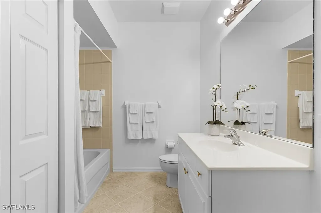3984 Bishopwood Court E Naples FL 34114