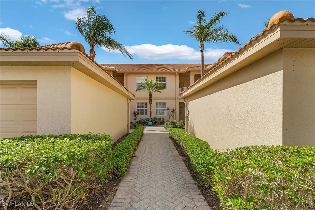 3984 Bishopwood Court E Naples FL 34114