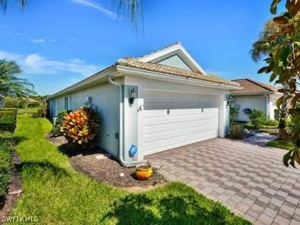 8693 Querce Court Naples FL 34114