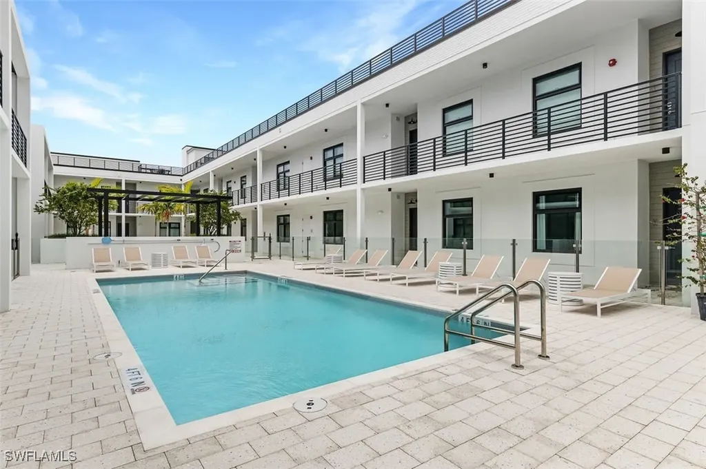 850 Central Avenue Naples FL 34102