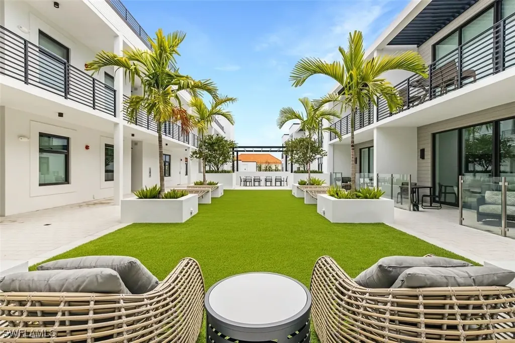 850 Central Avenue Naples FL 34102