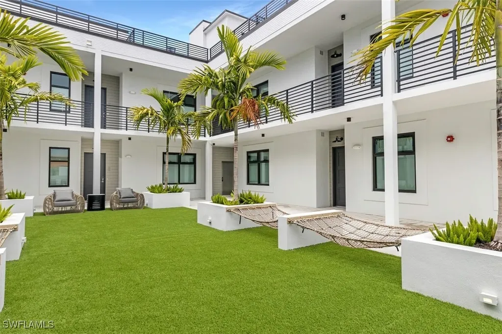 850 Central Avenue Naples FL 34102