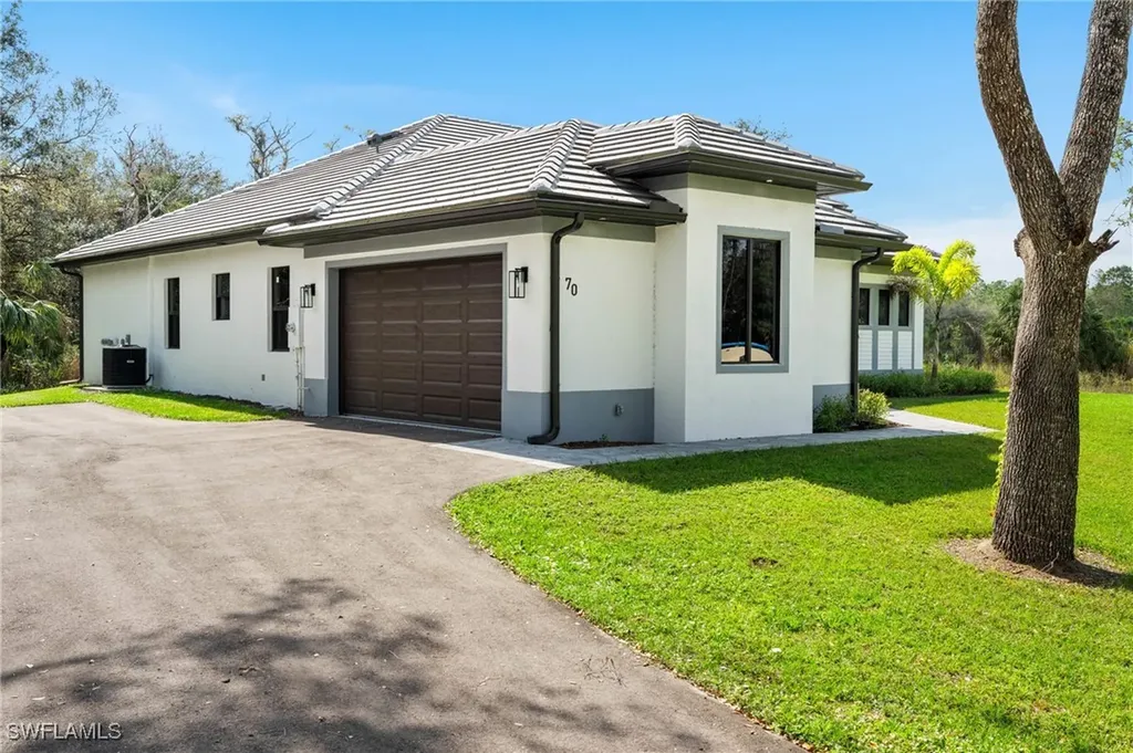 70 33rd Avenue NW Naples FL 34120