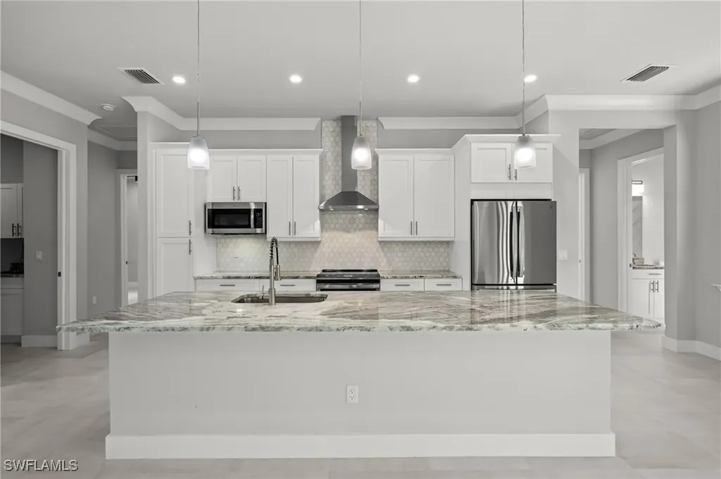 70 33rd Avenue NW Naples FL 34120