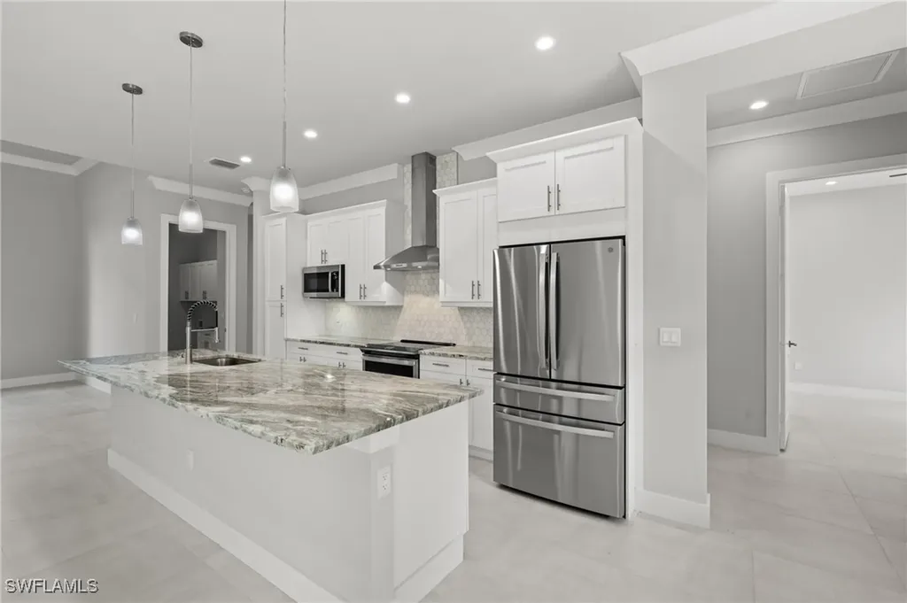 70 33rd Avenue NW Naples FL 34120