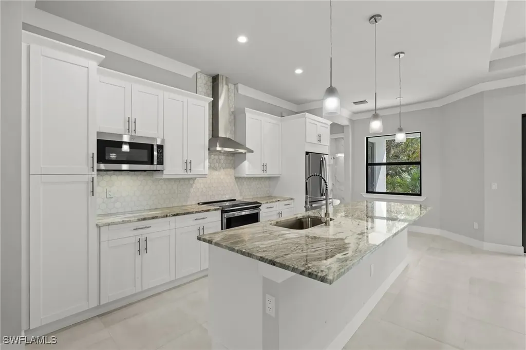 70 33rd Avenue NW Naples FL 34120