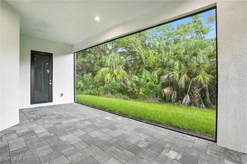 70 33rd Avenue NW Naples FL 34120