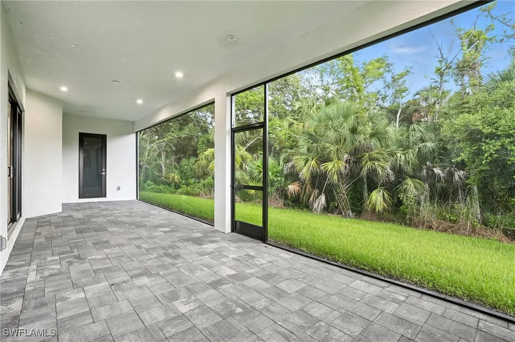 70 33rd Avenue NW Naples FL 34120