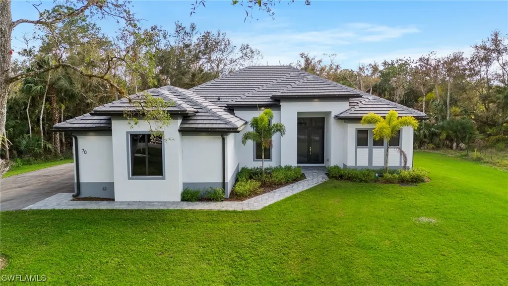 70 33rd Avenue NW Naples FL 34120