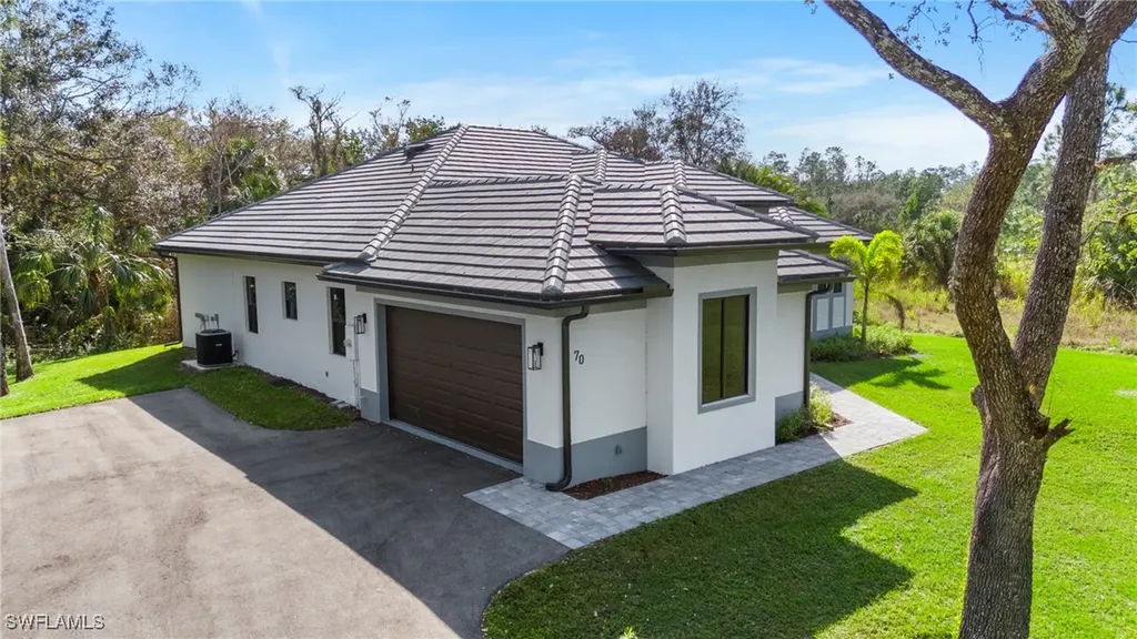 70 33rd Avenue NW Naples FL 34120