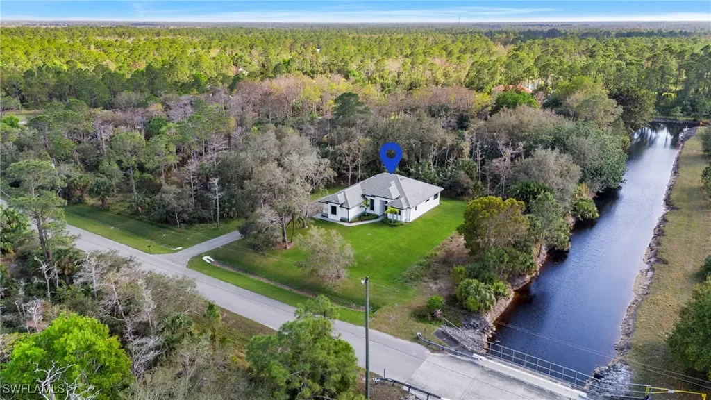 70 33rd Avenue NW Naples FL 34120