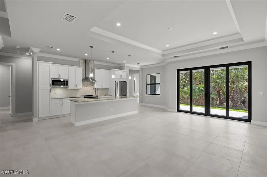 70 33rd Avenue NW Naples FL 34120
