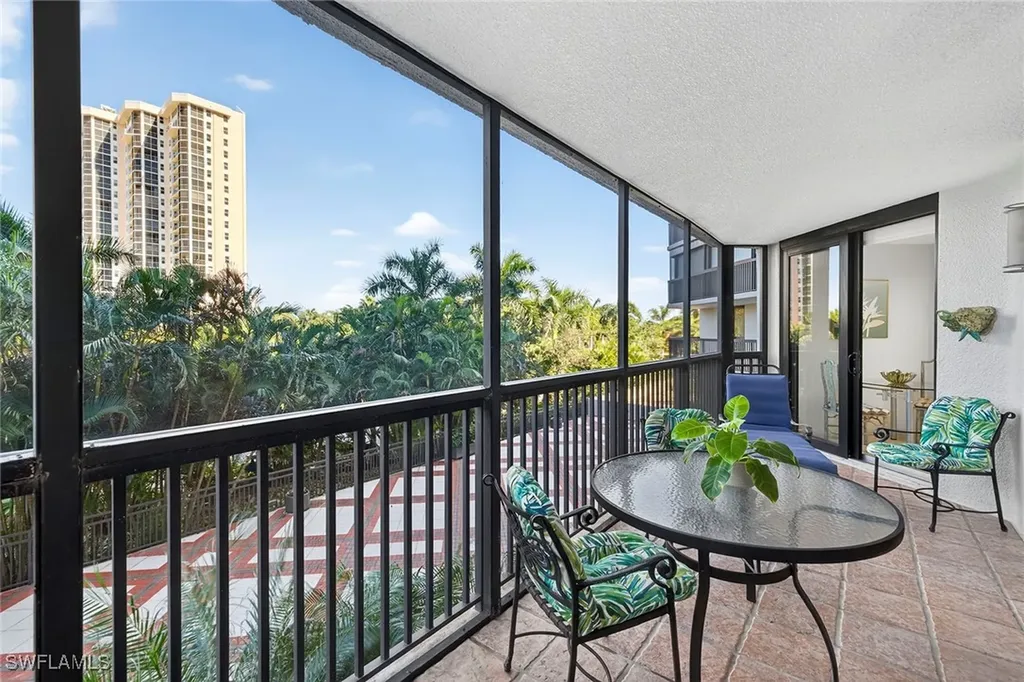 Naples FL, 6075 Pelican Bay Boulevard, Unit 204