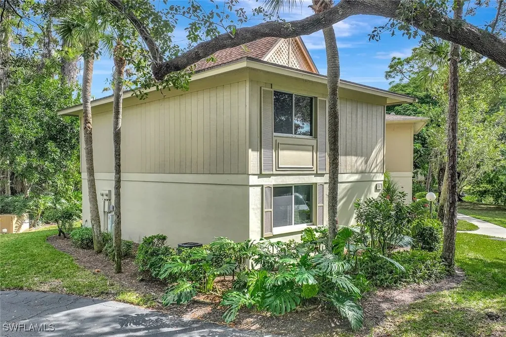 15 Bob O Link Court Naples FL 34105