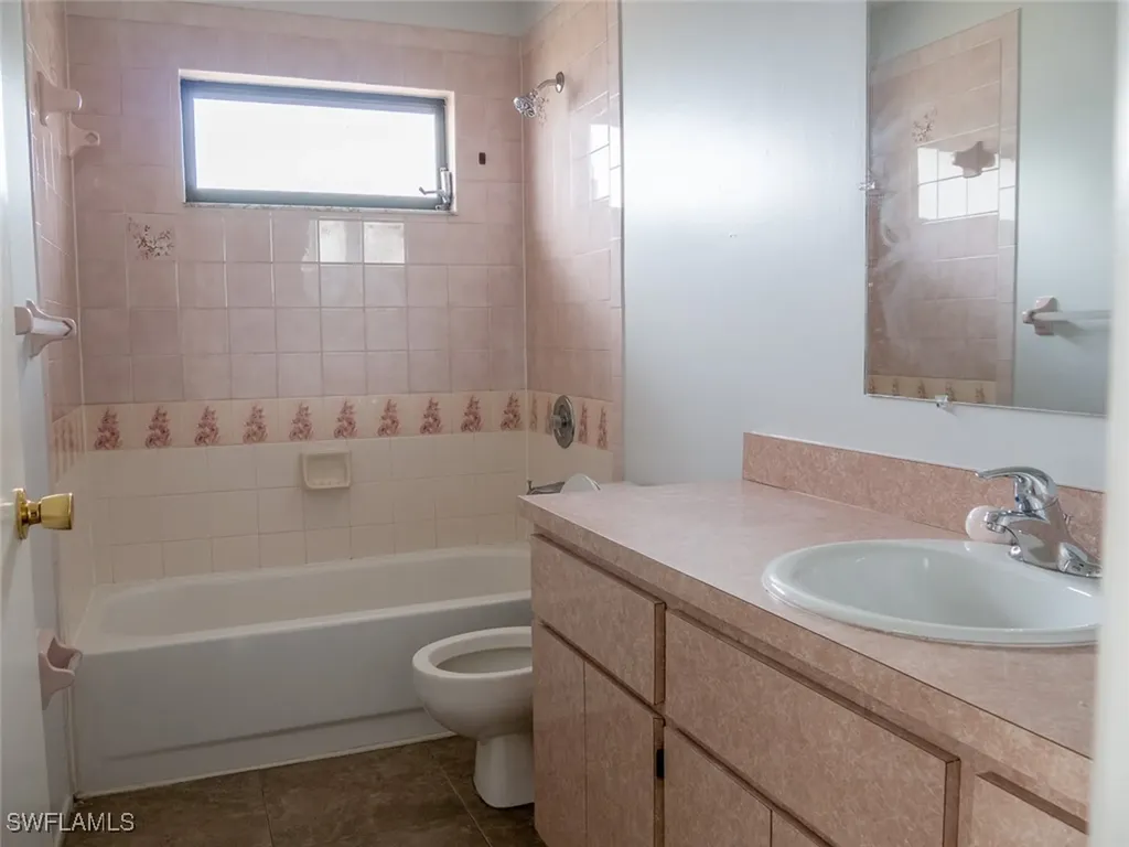 19029 / 19031 Holly Road Fort Myers FL 33967