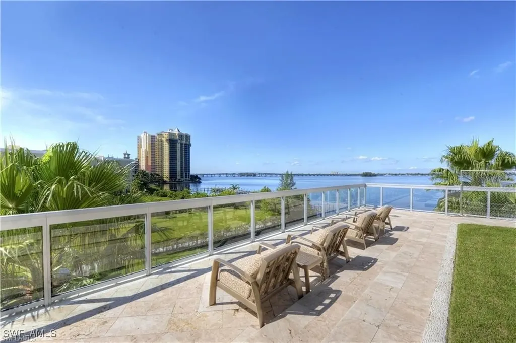 3000 Oasis Grand Boulevard Fort Myers FL 33916