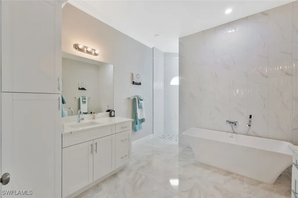 589 12th Avenue NW Naples FL 34120