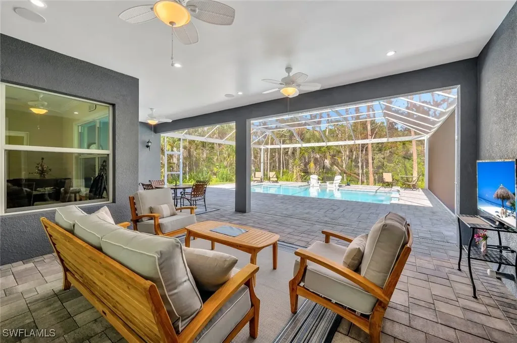 589 12th Avenue NW Naples FL 34120