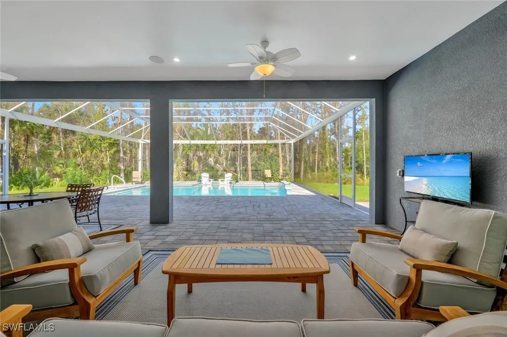 589 12th Avenue NW Naples FL 34120