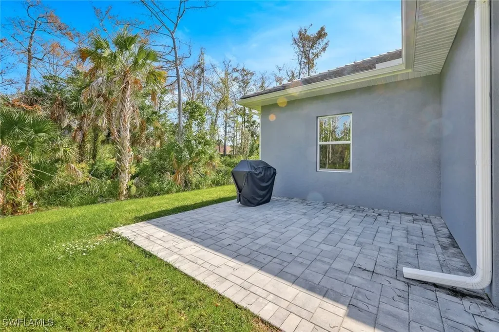 589 12th Avenue NW Naples FL 34120