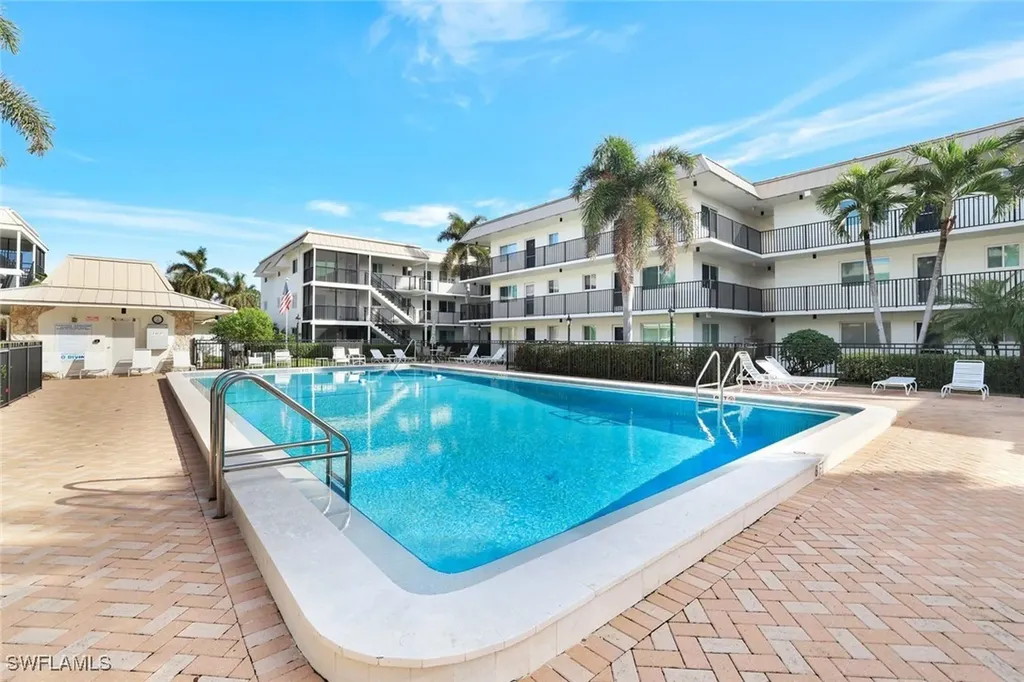 766 Central Avenue Naples FL 34102