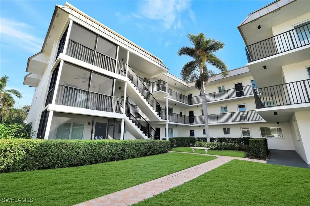 766 Central Avenue Naples FL 34102
