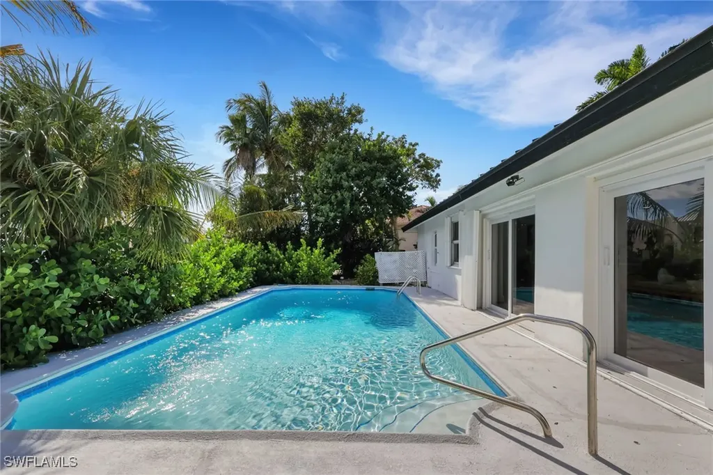 729 Sand Dollar Drive Sanibel FL 33957