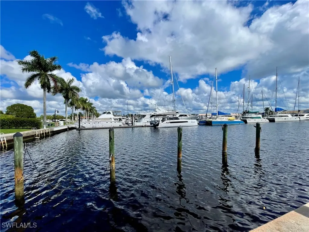 317 Sunrise Cay Naples FL 34114