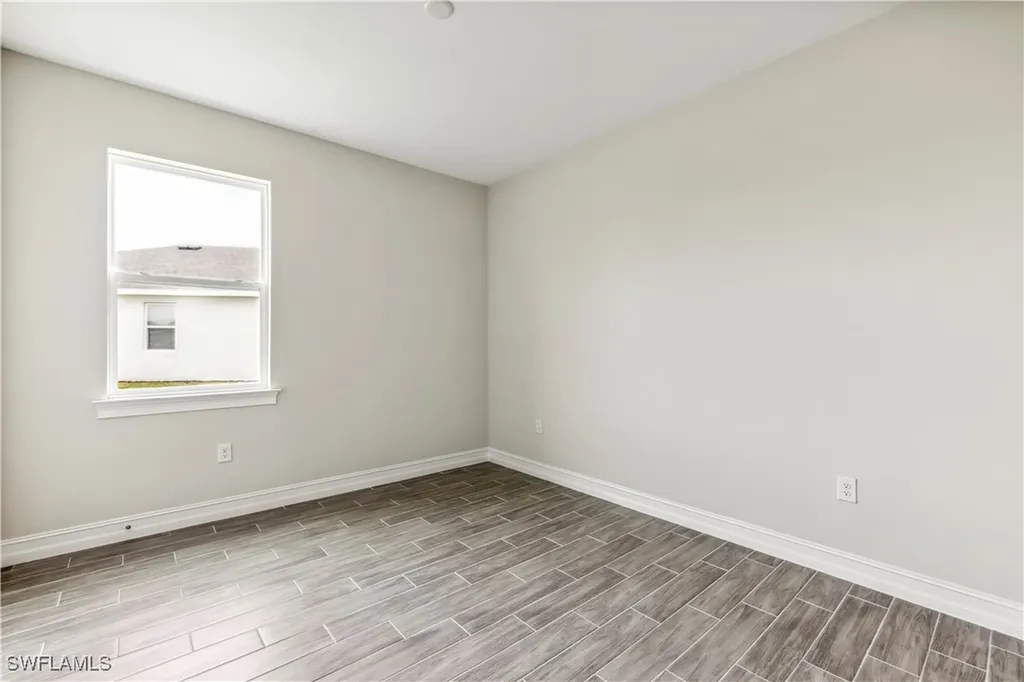 548 Spring Hill Lake Loop Cape Coral FL 33993