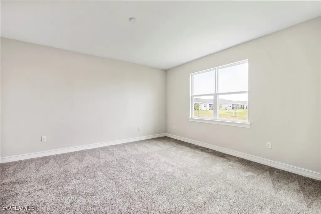 548 Spring Hill Lake Loop Cape Coral FL 33993