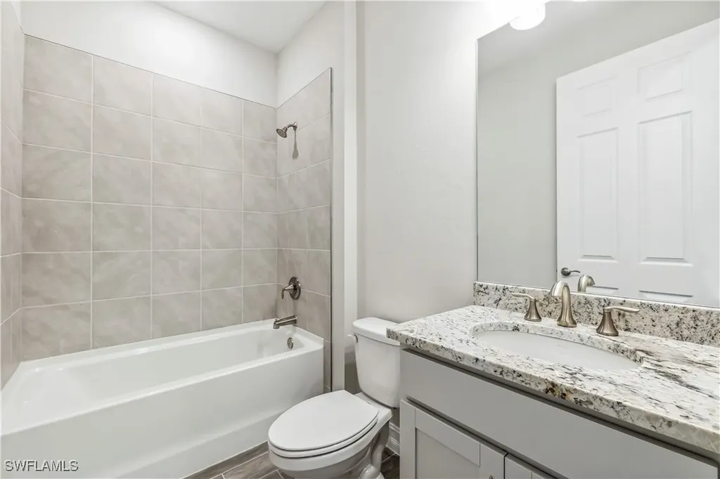 548 Spring Hill Lake Loop Cape Coral FL 33993