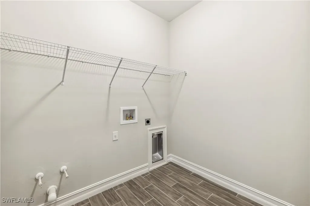 548 Spring Hill Lake Loop Cape Coral FL 33993