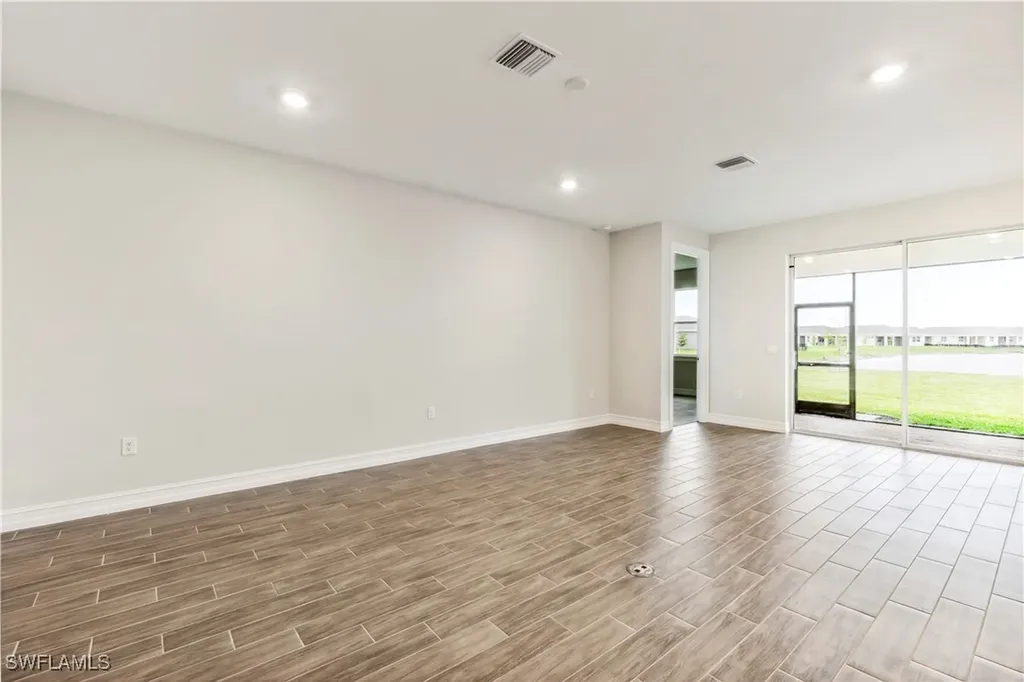 548 Spring Hill Lake Loop Cape Coral FL 33993