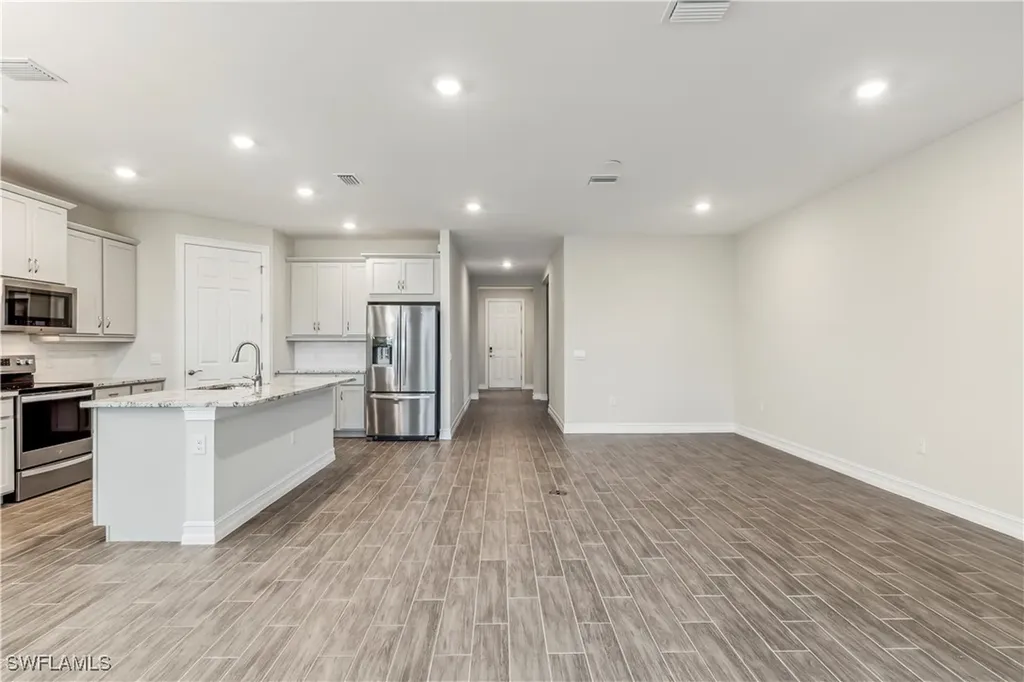 548 Spring Hill Lake Loop Cape Coral FL 33993