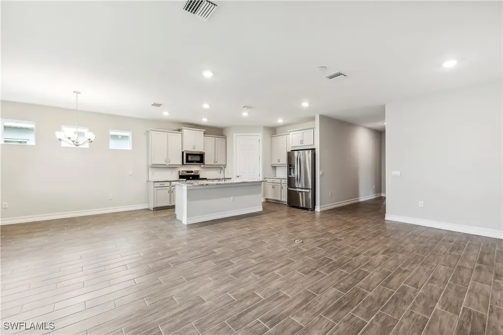 548 Spring Hill Lake Loop Cape Coral FL 33993