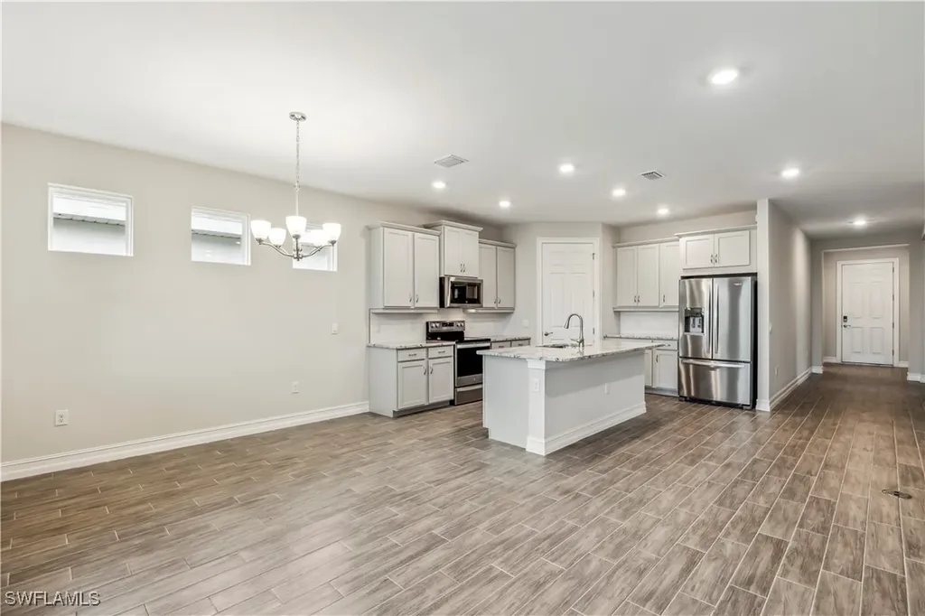 548 Spring Hill Lake Loop Cape Coral FL 33993