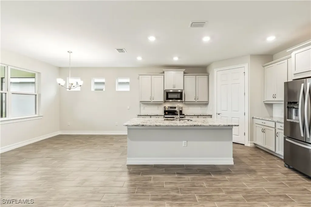 548 Spring Hill Lake Loop Cape Coral FL 33993