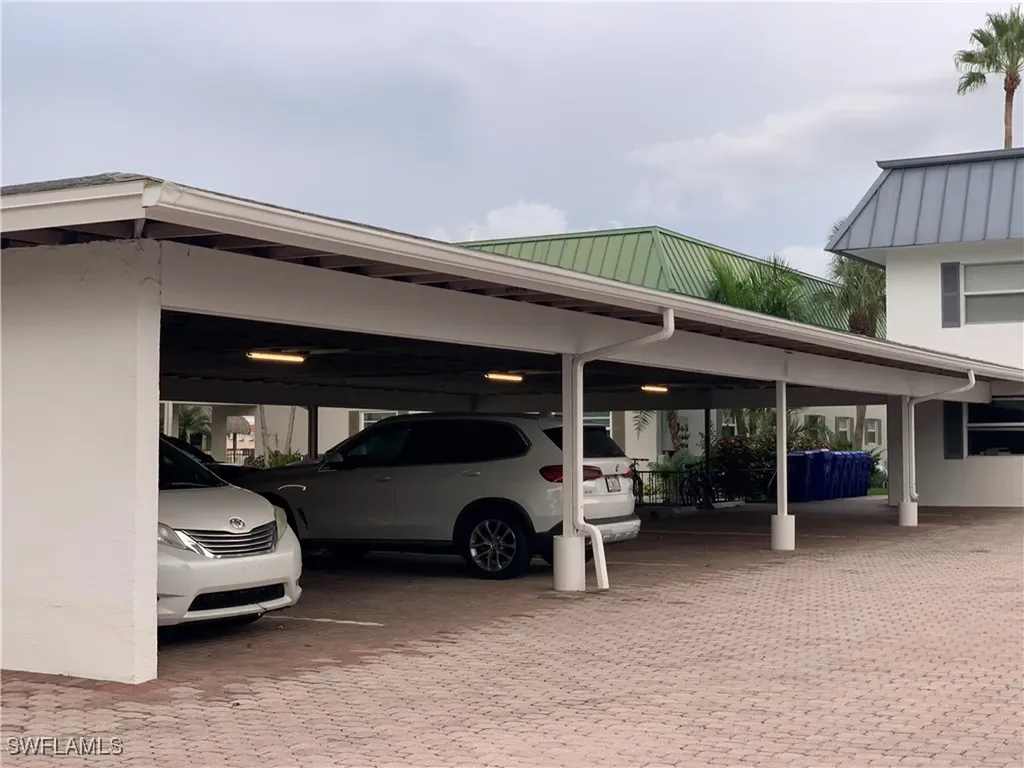 333 Harbour Drive Naples FL 34103