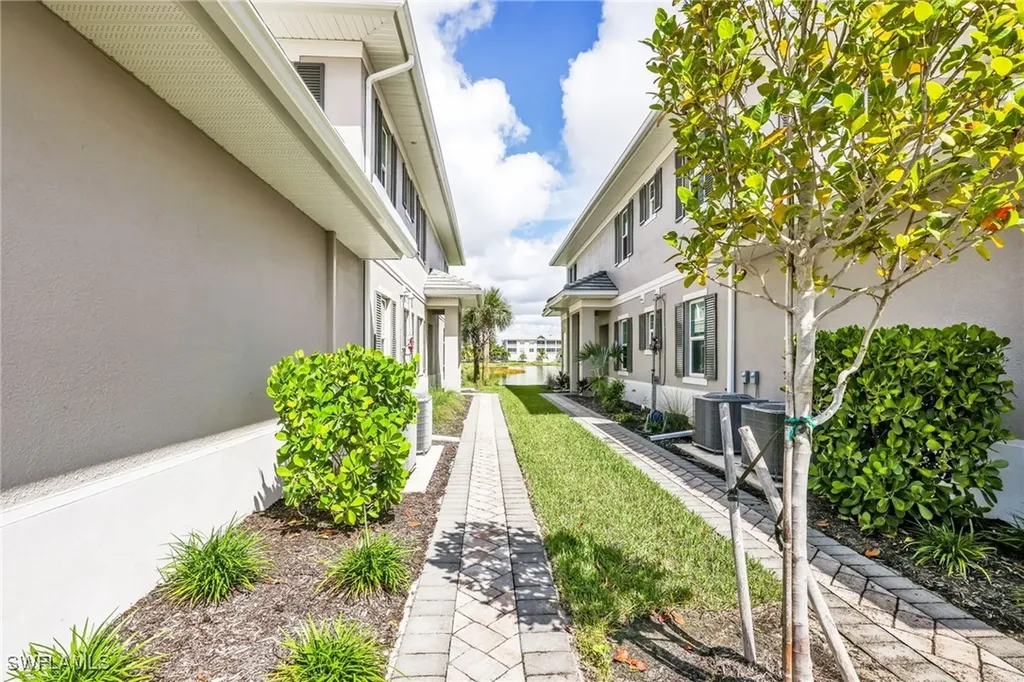 257 Indies Drive E Naples FL 34114