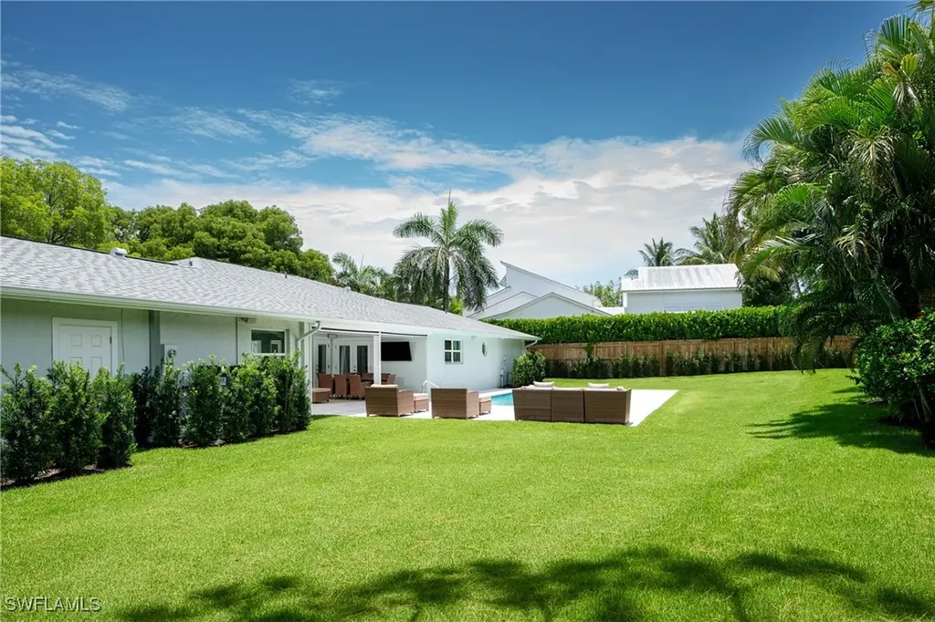 675 Yucca Road Naples FL 34102