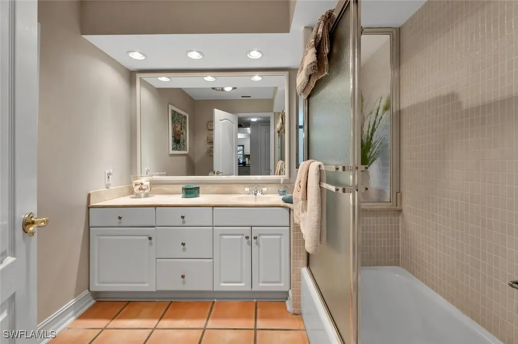 2050 Crayton Road Naples FL 34102