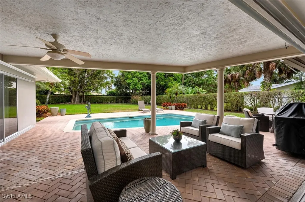 2050 Crayton Road Naples FL 34102