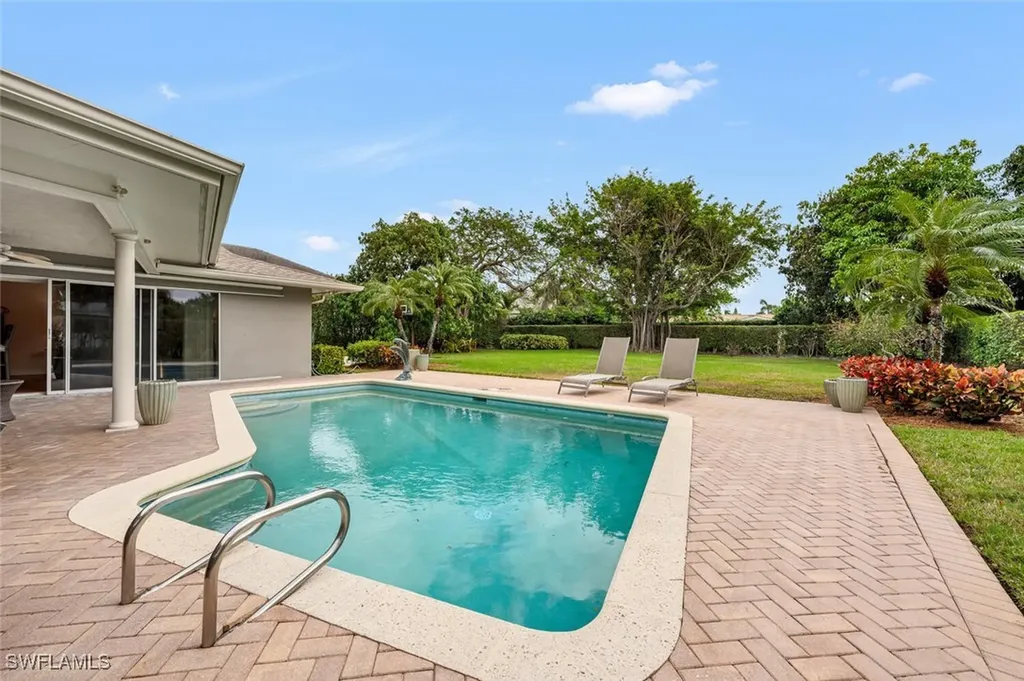 2050 Crayton Road Naples FL 34102