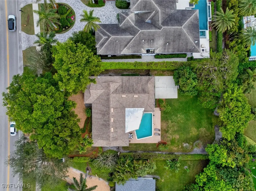 2050 Crayton Road Naples FL 34102