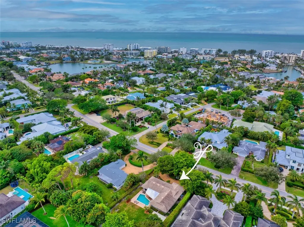 2050 Crayton Road Naples FL 34102