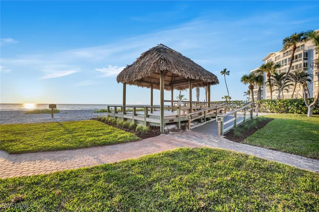 2050 Crayton Road Naples FL 34102